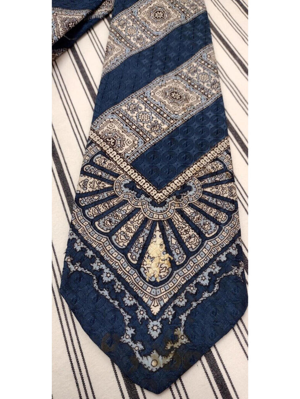 Schiaparelli 1970s Burma WIDE TIE Blue Paisley GANGSTER STYLE NEEDS DRY CLEAN